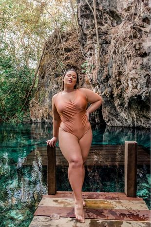 maio-plus-size-transpassado-ana-maya-curves--1-